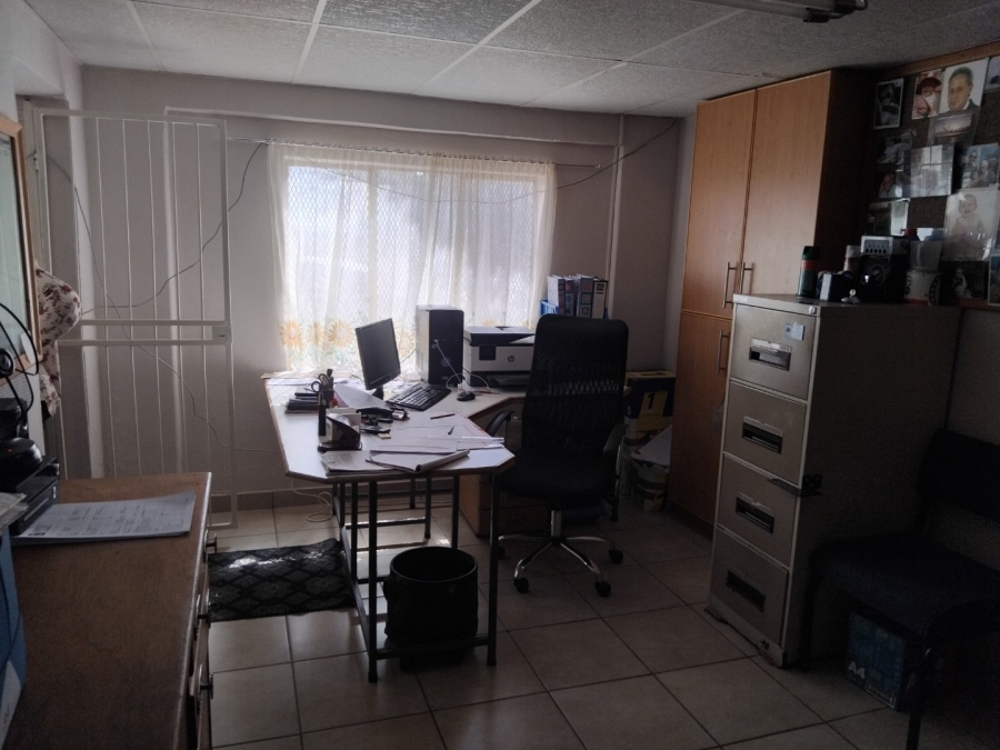 Commercial Property for Sale in Agricultural Holding 400 North West